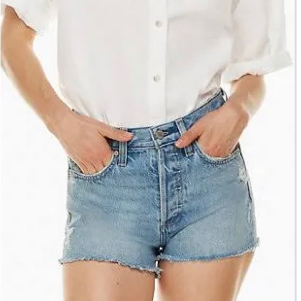 DENIM FORUM Sz 27 The Yoko Light Wash Distressed Denim  Jeans Shorts by Aritzia